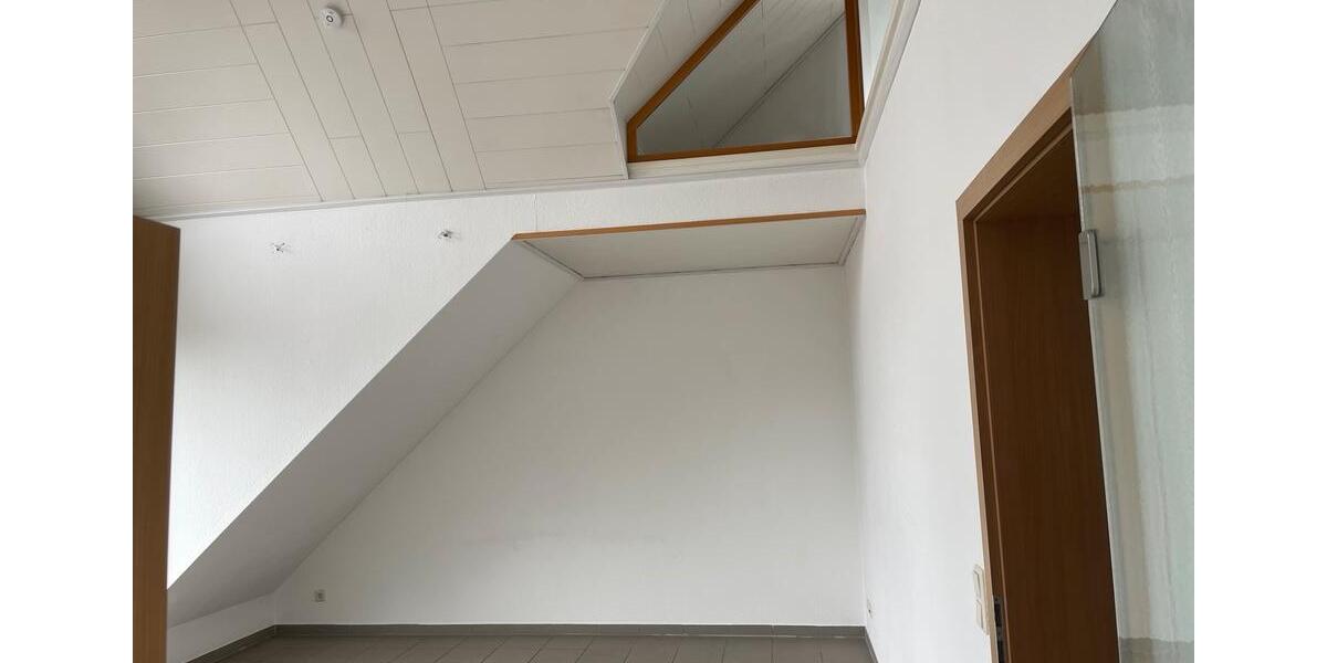 Dachgeschoßwohnung Oberhausen Biefang - 3.5 Zimmer, 84 m&sup2;, 810&euro; | Angebot:25935368