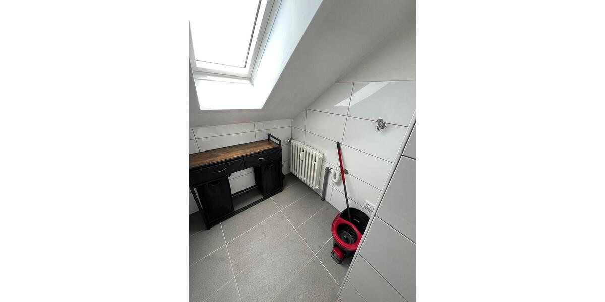 Dachgeschoßwohnung Essen Huttrop - 3 Zimmer, 88 m&sup2;, 660&euro; | Angebot:26662663
