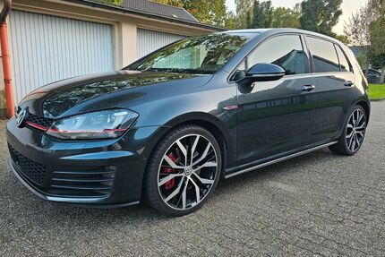 VW Golf 141.065 km 14.690 &euro; Oberhausen 46119