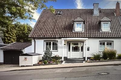 LUXURIÖSES TRAUMHAUS MIT POOL - Reihenendhaus Essen Stadtbezirk II | Angebot:26742049