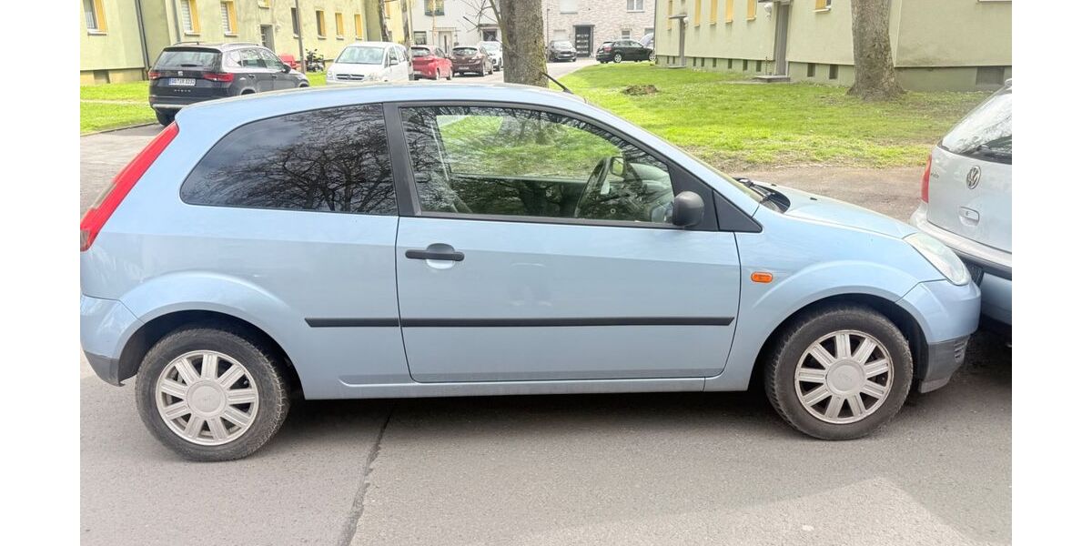 Ford Fiesta 122.000 km 2.300 &euro; Dortmund 44149
