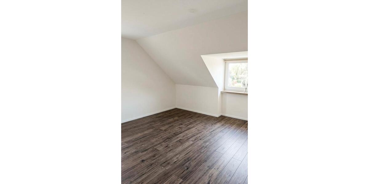 Dachgeschoßwohnung Essen Stadtbezirk III - 3 Zimmer, 77 m&sup2;, 1.050&euro; | Angebot:26028925