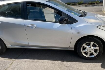 Mazda 2 95.000 km 3.900 &euro; Dortmund 44289