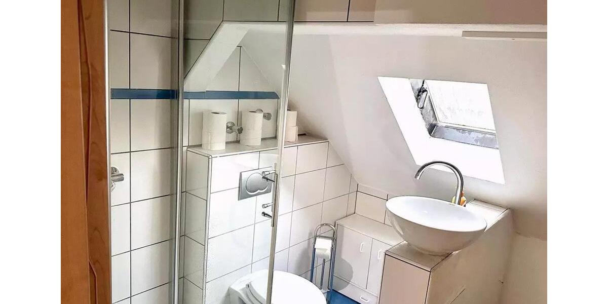 Dachgeschoßwohnung Essen Stadtbezirk VI - 15 Zimmer, 141 m&sup2;, 450&euro; | Angebot:25976744