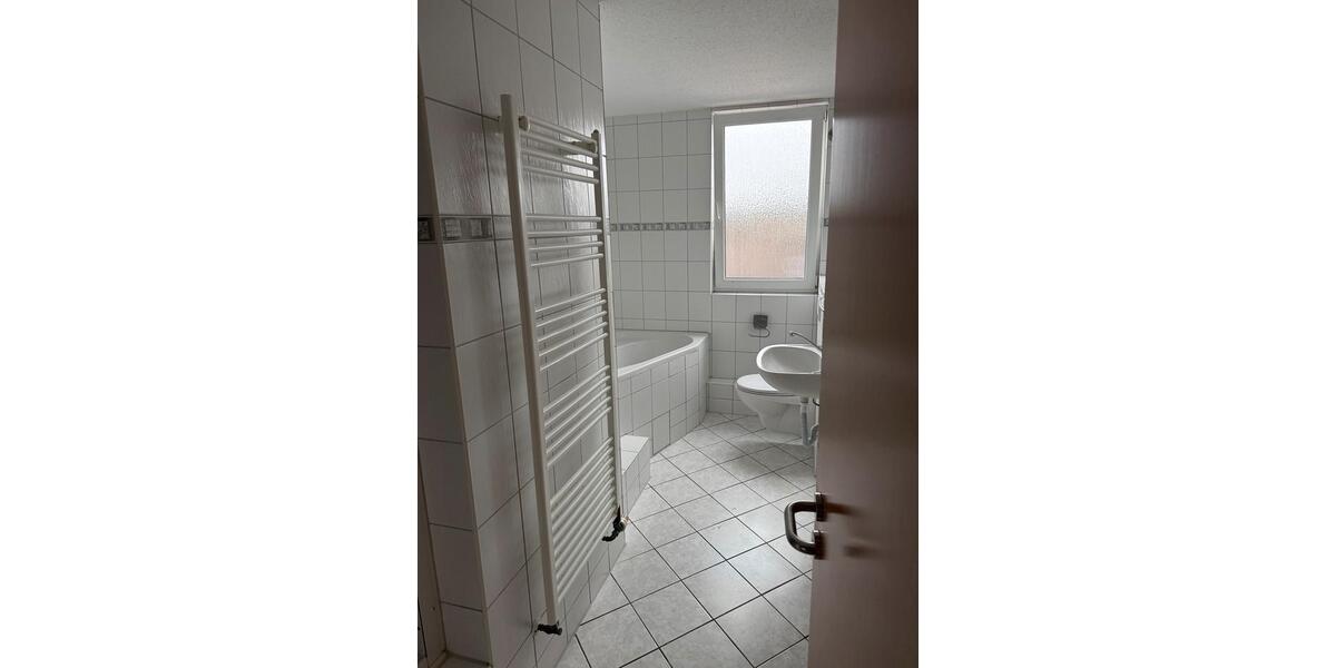 Dachgeschoßwohnung Essen Stadtbezirk III - 4 Zimmer, 82 m&sup2;, 920&euro; | Angebot:25222612