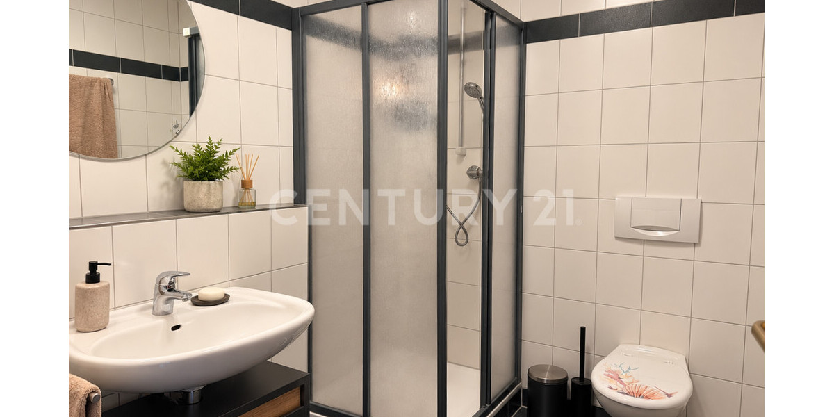 Lichtdurchflutete Dachgeschosswohnung mit großem Balkon in ruhiger Lage - Dachgeschoßwohnung Wetter | Angebot:27736010