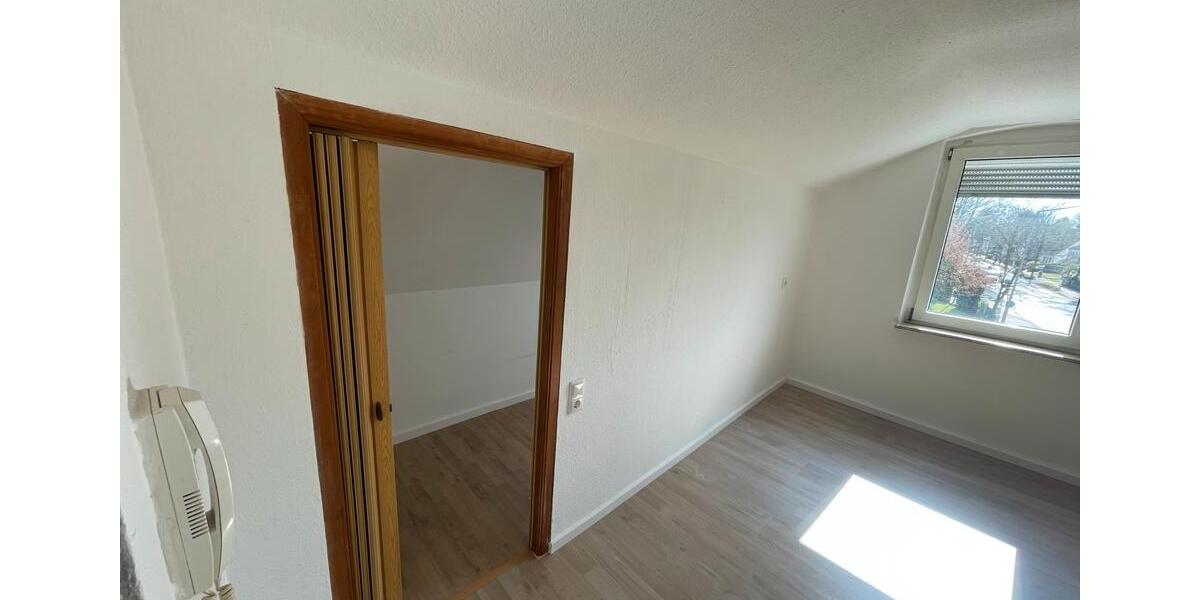 Dachgeschoßwohnung Gladbeck Alt-Rentfort - 3 Zimmer, 70 m&sup2;, 585&euro; | Angebot:25936378