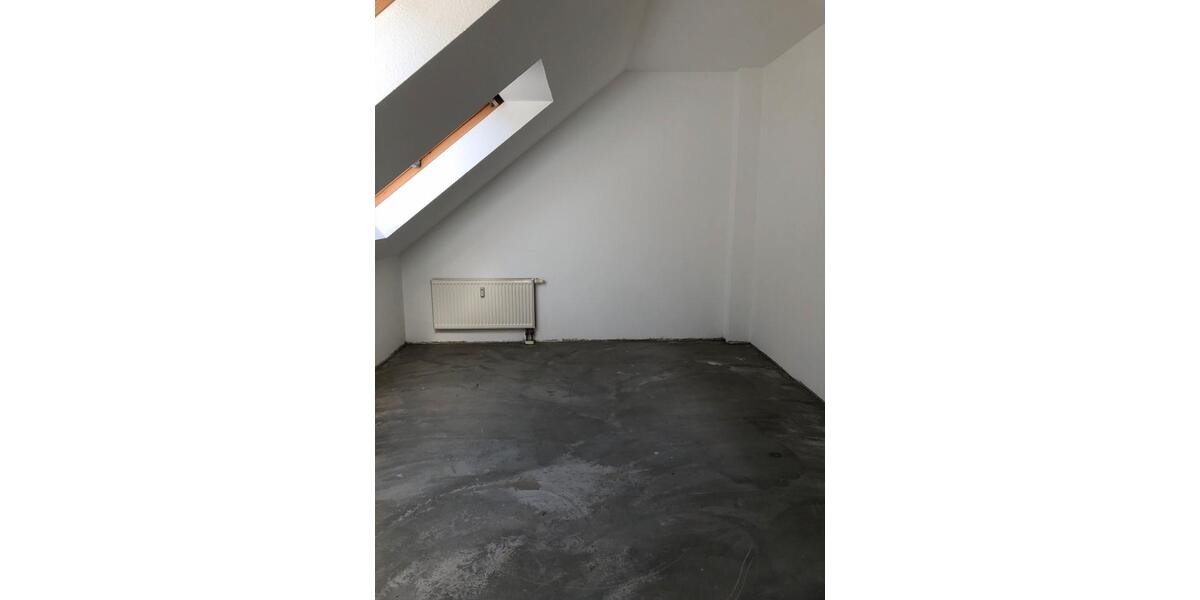 Dachgeschoßwohnung Essen Huttrop - 2.5 Zimmer, 56 m&sup2;, 671&euro; | Angebot:25839828