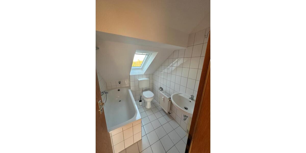 Dachgeschoßwohnung Essen Stadtbezirk IV - 1 Zimmer, 27 m&sup2;, 400&euro; | Angebot:26564966