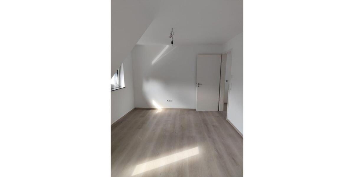 Doppelhaushälfte Essen Stadtbezirk VIII - 5.5 Zimmer, 134 m&sup2;, 2.300&euro; | Angebot:24130141