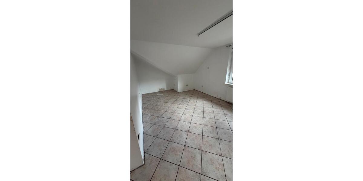Dachgeschoßwohnung Oberhausen Schmachtendorf - 3.5 Zimmer, 95 m&sup2;, 1.200&euro; | Angebot:26603573