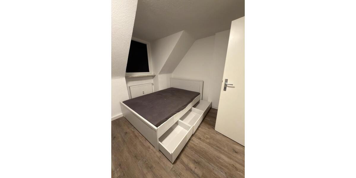 Dachgeschoßwohnung Essen Stadtbezirk VI - 3.5 Zimmer, 72 m&sup2;, 1.023&euro; | Angebot:25640158