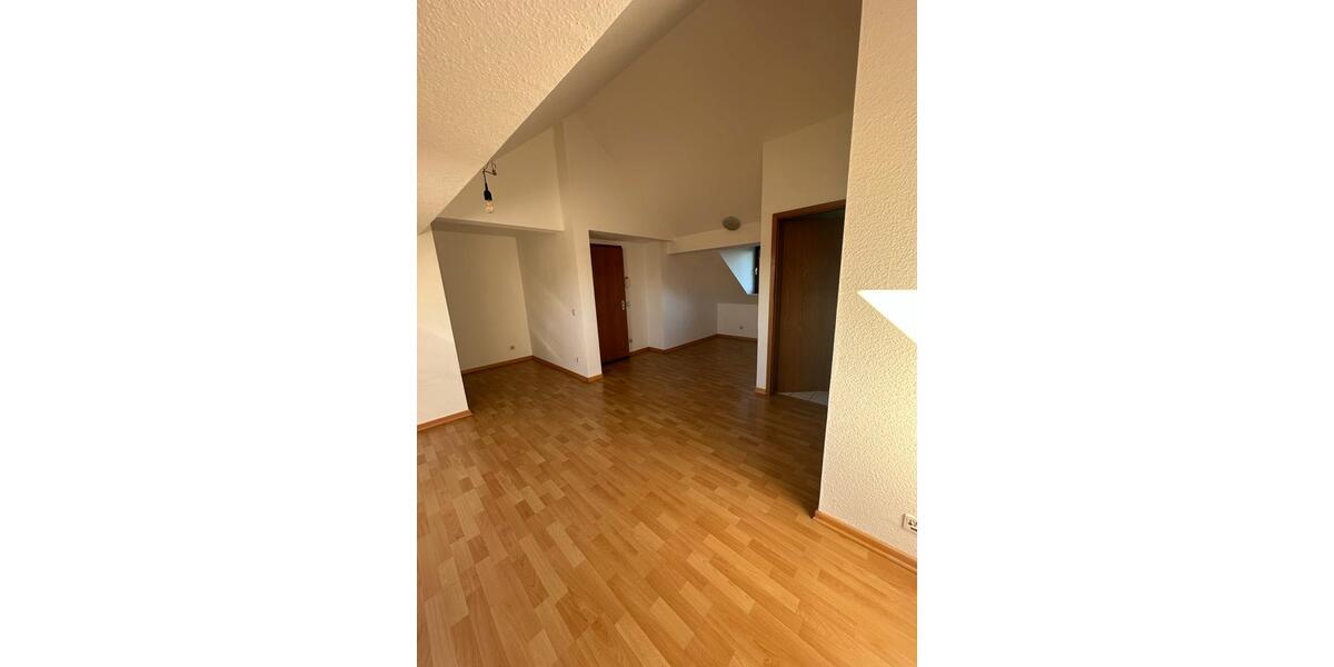 Dachgeschoßwohnung Essen Stadtbezirk IV - 1 Zimmer, 27 m&sup2;, 400&euro; | Angebot:26564966