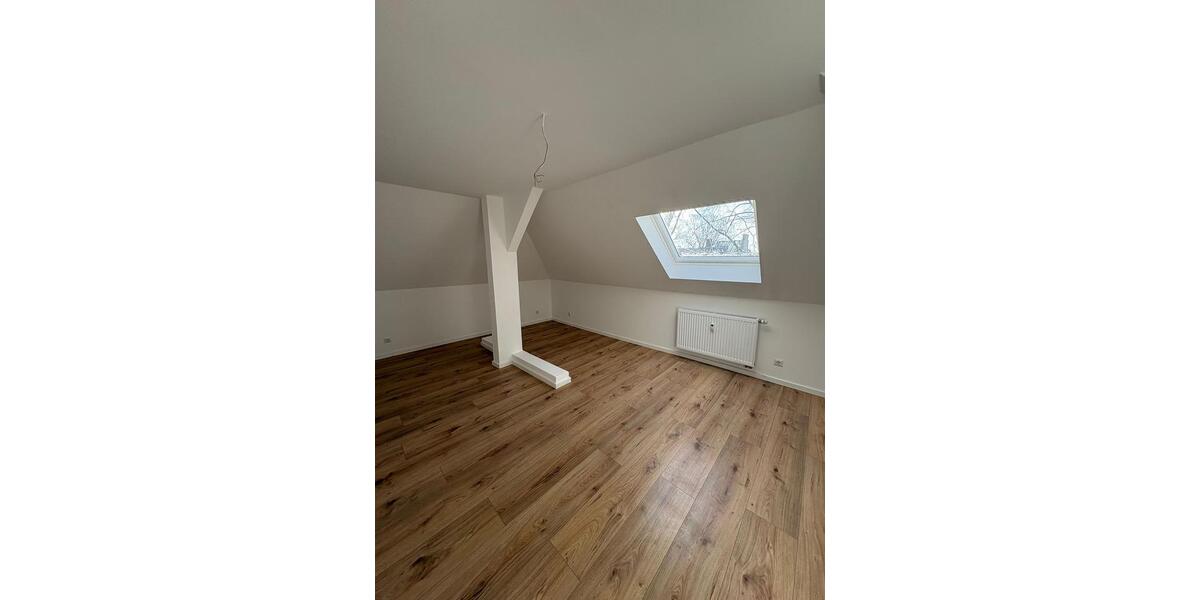 Dachgeschoßwohnung Oberhausen - 3.5 Zimmer, 103 m&sup2;, 750&euro; | Angebot:25750078