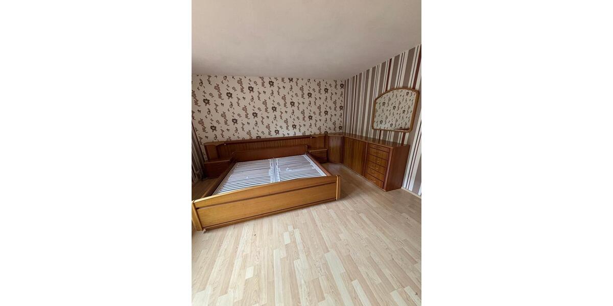 Etagenwohnung Lünen Alstedde - 8 Zimmer, 216 m&sup2;, 1.890&euro; | Angebot:26051024