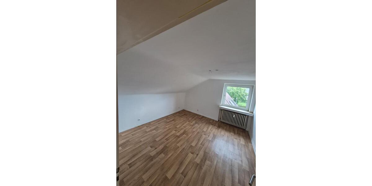 Dachgeschoßwohnung Dinslaken Lohberg - 3.5 Zimmer, 67 m&sup2;, 770&euro; | Angebot:26603542
