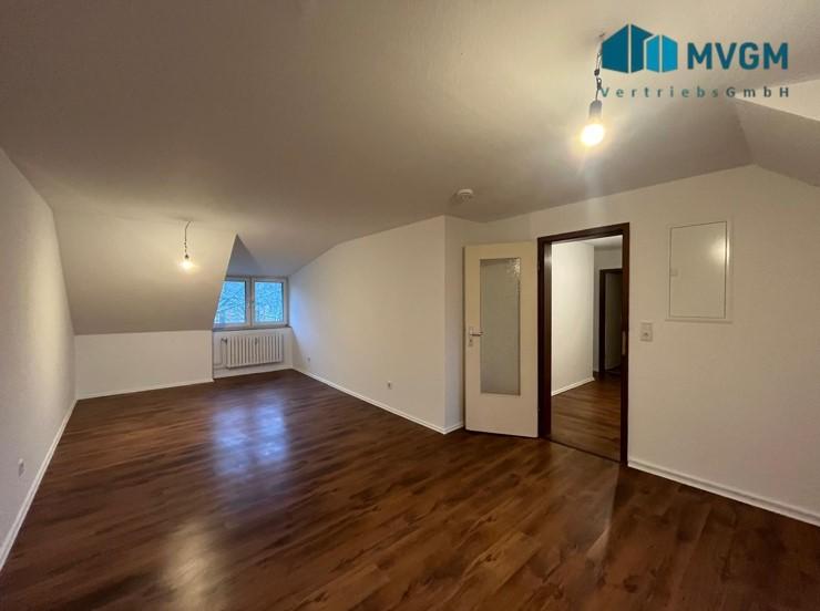 Dachgeschoßwohnung Essen Stadtbezirk III - 3 Zimmer, 65 m&sup2;, 520&euro; | Angebot:23858835