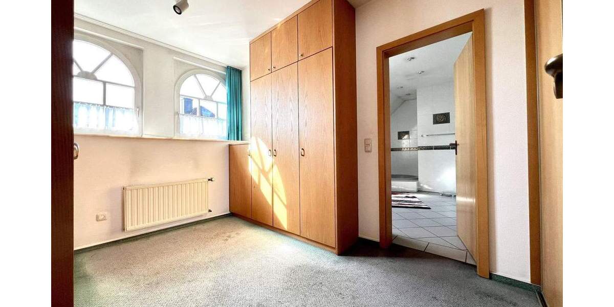 Einfamilienhaus Gladbeck Mitte - 9 Zimmer, 307 m&sup2;, 930.000&euro; | Angebot:25670854